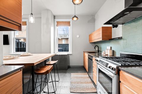 Photo 7 at 89 Foxley Street, Bellwoods, Toronto