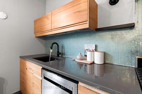 Photo 8 at 89 Foxley Street, Bellwoods, Toronto