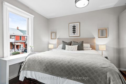 Photo 11 at 89 Foxley Street, Bellwoods, Toronto