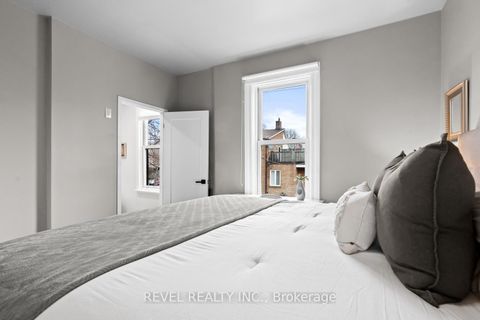 Photo 12 at 89 Foxley Street, Bellwoods, Toronto