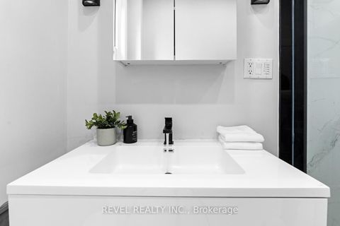 Photo 21 at 89 Foxley Street, Bellwoods, Toronto