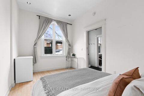 Photo 24 at 89 Foxley Street, Bellwoods, Toronto