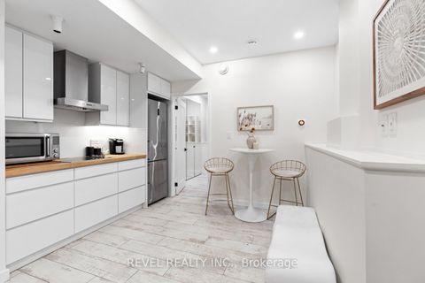 Photo 25 at 89 Foxley Street, Bellwoods, Toronto