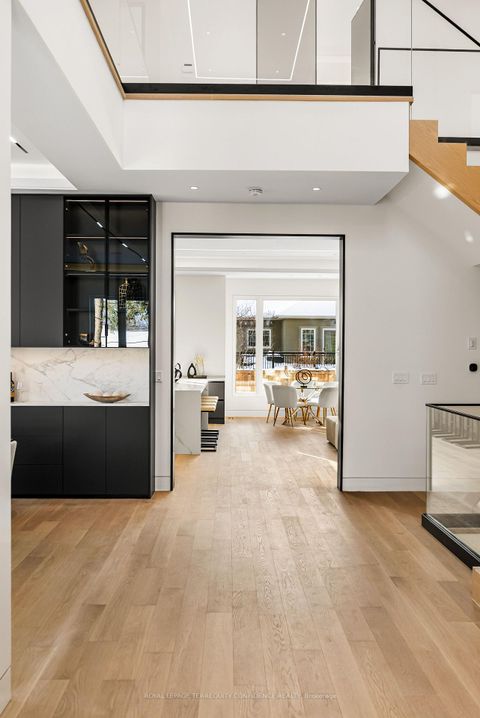 Photo 4 at 281 Kerrybrook Drive, Mill Pond, Richmond Hill