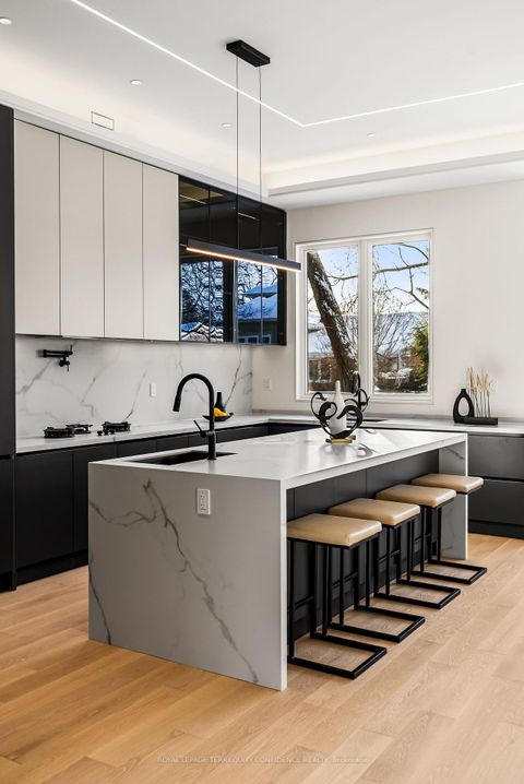 Photo 10 at 281 Kerrybrook Drive, Mill Pond, Richmond Hill