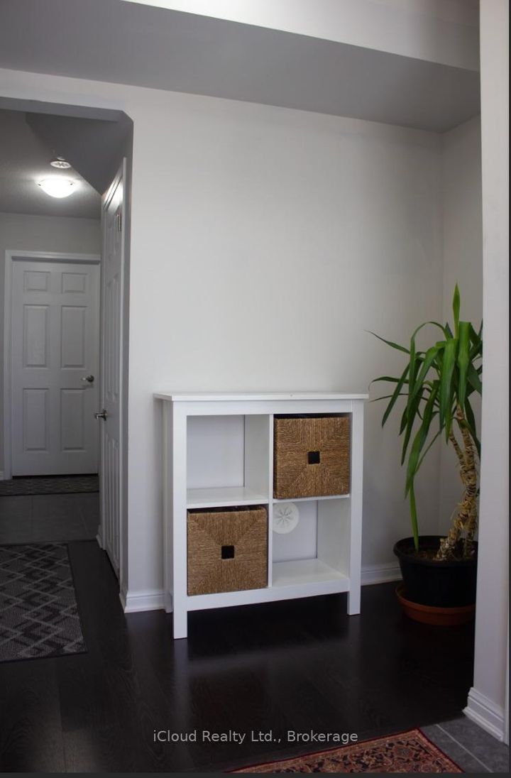 Photo 2 at 118 Baycliffe Crescent, Northwest Brampton, Brampton