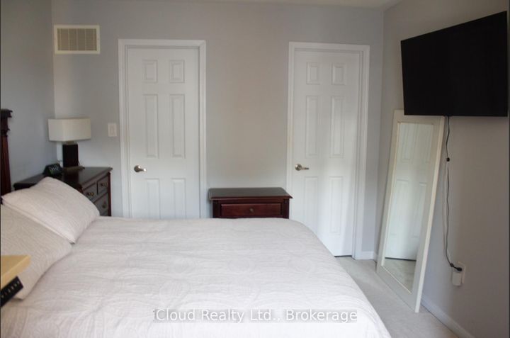 Photo 3 at 118 Baycliffe Crescent, Northwest Brampton, Brampton