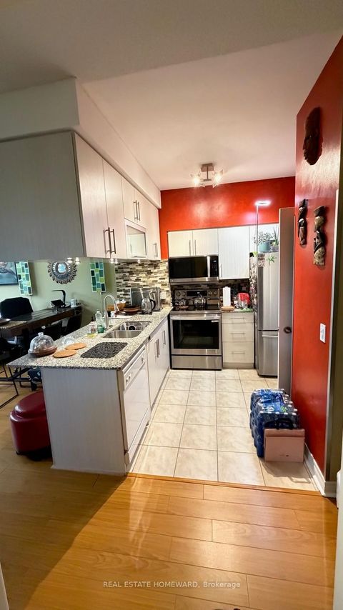 Photo 9 at 108 - 50 Disera Drive, Beverley Glen, Vaughan