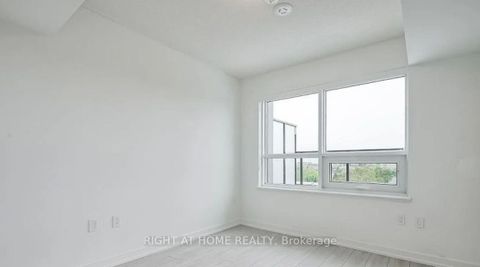 Photo 3 at 521 - 556 MARLEE Avenue, Glen Park, Toronto