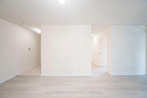 Photo 7 at 802 - 18 Spring Garden Avenue, Willowdale East, Toronto