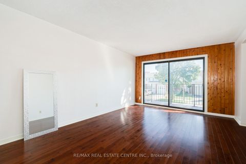 Photo 3 at 33 Millhouse Crescent, Rouge E11, Toronto