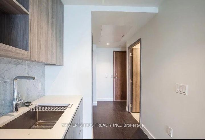 Photo 3 at 2005 - 95 McMahon Drive, Bayview Village, Toronto