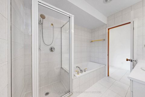 Photo 17 at 27 Peacham Crescent, CFB, Toronto