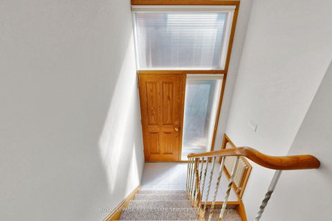 Photo 19 at 27 Peacham Crescent, CFB, Toronto