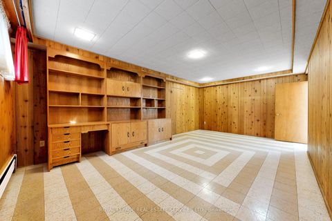 Photo 21 at 27 Peacham Crescent, CFB, Toronto