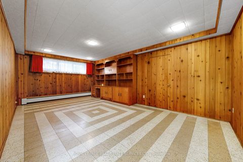 Photo 22 at 27 Peacham Crescent, CFB, Toronto