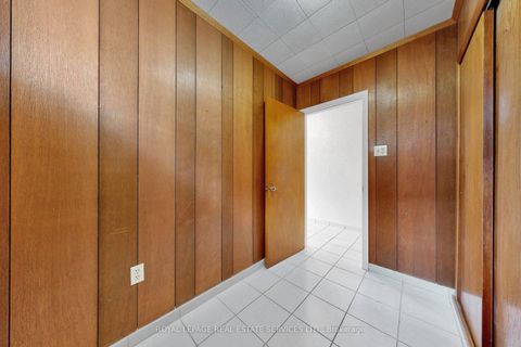 Photo 25 at 27 Peacham Crescent, CFB, Toronto