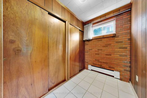 Photo 26 at 27 Peacham Crescent, CFB, Toronto