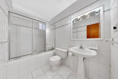 Photo 27 at 27 Peacham Crescent, CFB, Toronto