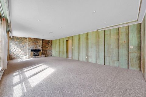 Photo 28 at 27 Peacham Crescent, CFB, Toronto