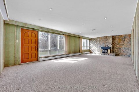 Photo 30 at 27 Peacham Crescent, CFB, Toronto