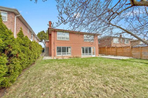 Photo 31 at 27 Peacham Crescent, CFB, Toronto