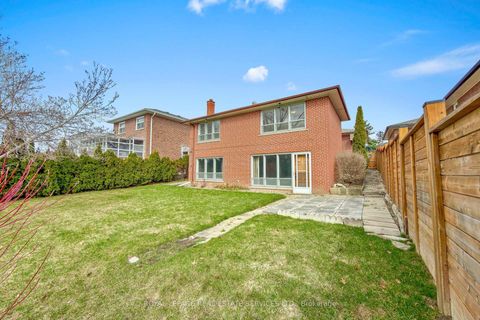 Photo 32 at 27 Peacham Crescent, CFB, Toronto