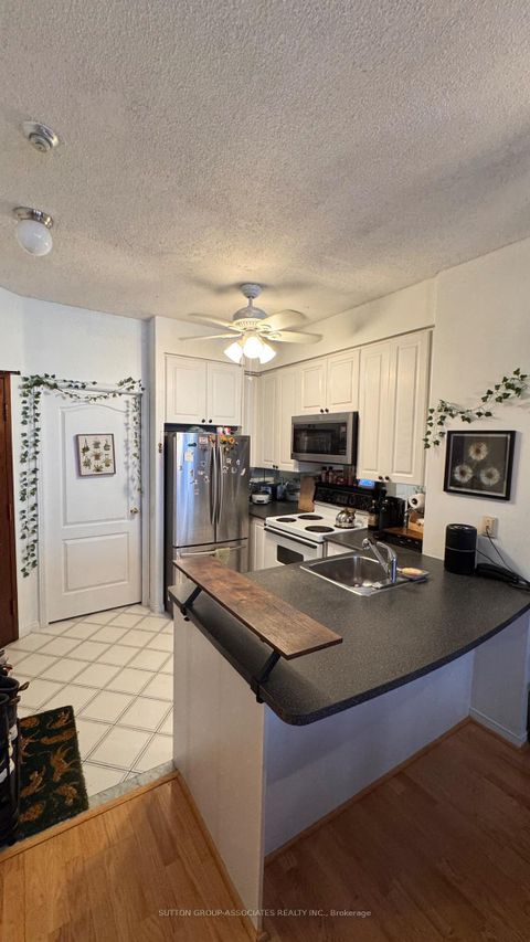 Photo 2 at 406 - 555 Yonge Street, Yonge Corridor, Toronto