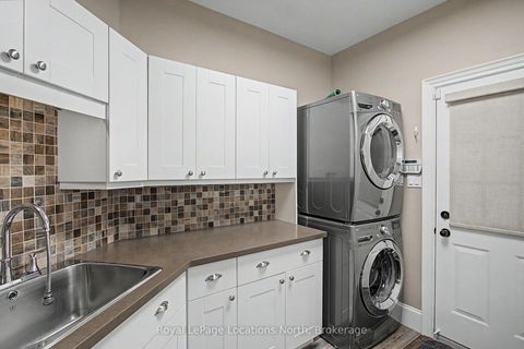 Photo 14 at 727 Madeline Heights N, Wyndham, Newmarket