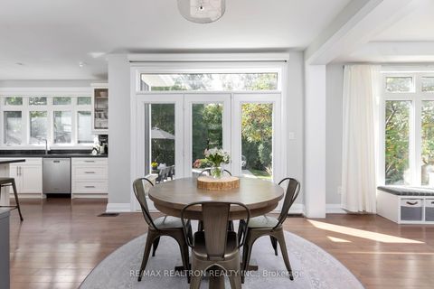 Photo 6 at 138 Roxborough Road, College Manor, Newmarket