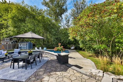 Photo 7 at 138 Roxborough Road, College Manor, Newmarket