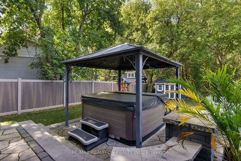 Photo 9 at 138 Roxborough Road, College Manor, Newmarket