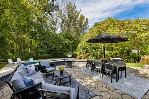 Photo 11 at 138 Roxborough Road, College Manor, Newmarket