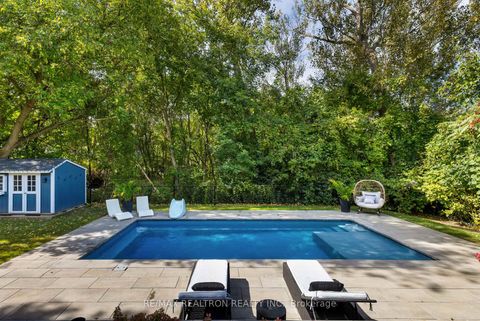 Photo 12 at 138 Roxborough Road, College Manor, Newmarket