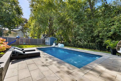 Photo 13 at 138 Roxborough Road, College Manor, Newmarket