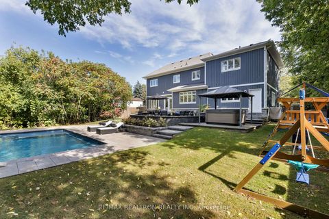 Photo 16 at 138 Roxborough Road, College Manor, Newmarket