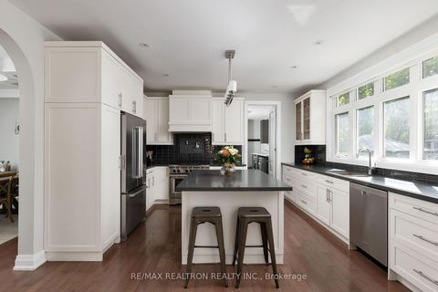 Photo 24 at 138 Roxborough Road, College Manor, Newmarket