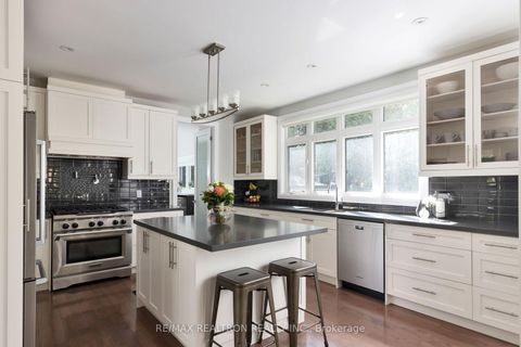 Photo 25 at 138 Roxborough Road, College Manor, Newmarket