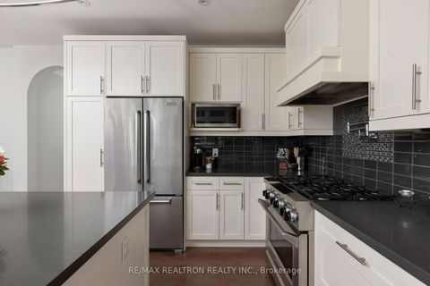 Photo 28 at 138 Roxborough Road, College Manor, Newmarket