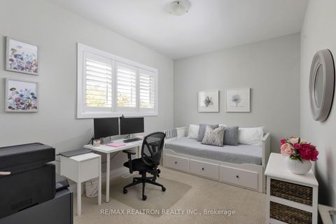 Photo 42 at 138 Roxborough Road, College Manor, Newmarket