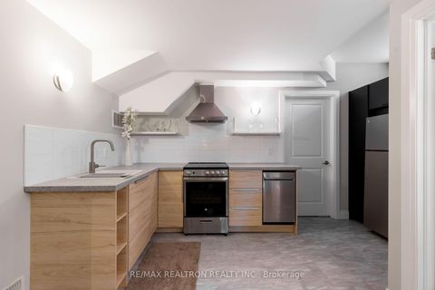 Photo 46 at 138 Roxborough Road, College Manor, Newmarket