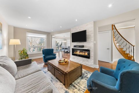 Photo 9 at 14 Valley Crescent, Aurora Heights, Aurora