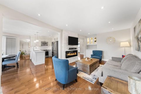 Photo 11 at 14 Valley Crescent, Aurora Heights, Aurora