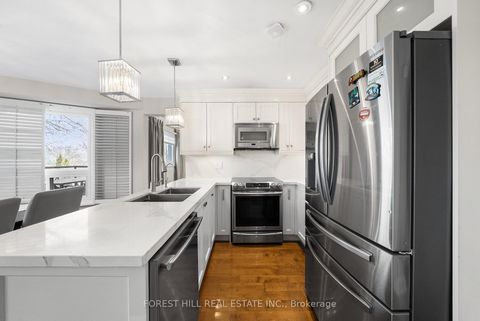 Photo 13 at 14 Valley Crescent, Aurora Heights, Aurora