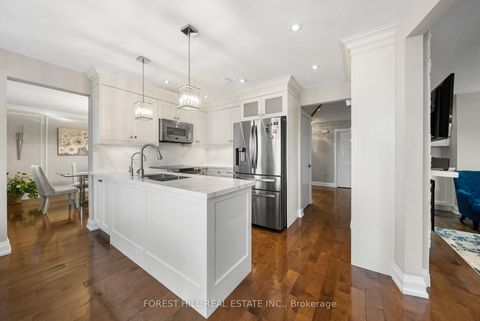 Photo 14 at 14 Valley Crescent, Aurora Heights, Aurora