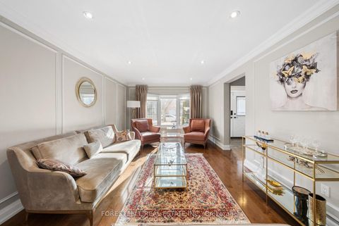 Photo 18 at 14 Valley Crescent, Aurora Heights, Aurora