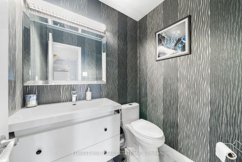 Photo 24 at 14 Valley Crescent, Aurora Heights, Aurora