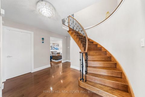 Photo 27 at 14 Valley Crescent, Aurora Heights, Aurora