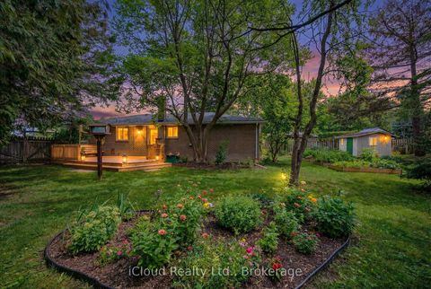 Photo 3 at 112 Eden Court, Leslie Valley, Newmarket