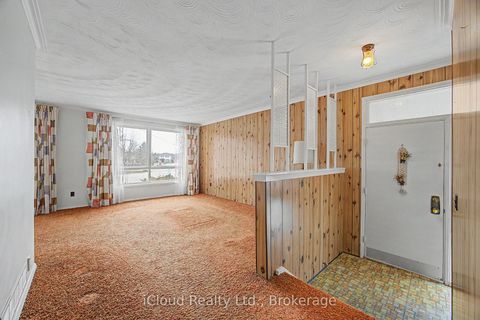 Photo 5 at 112 Eden Court, Leslie Valley, Newmarket